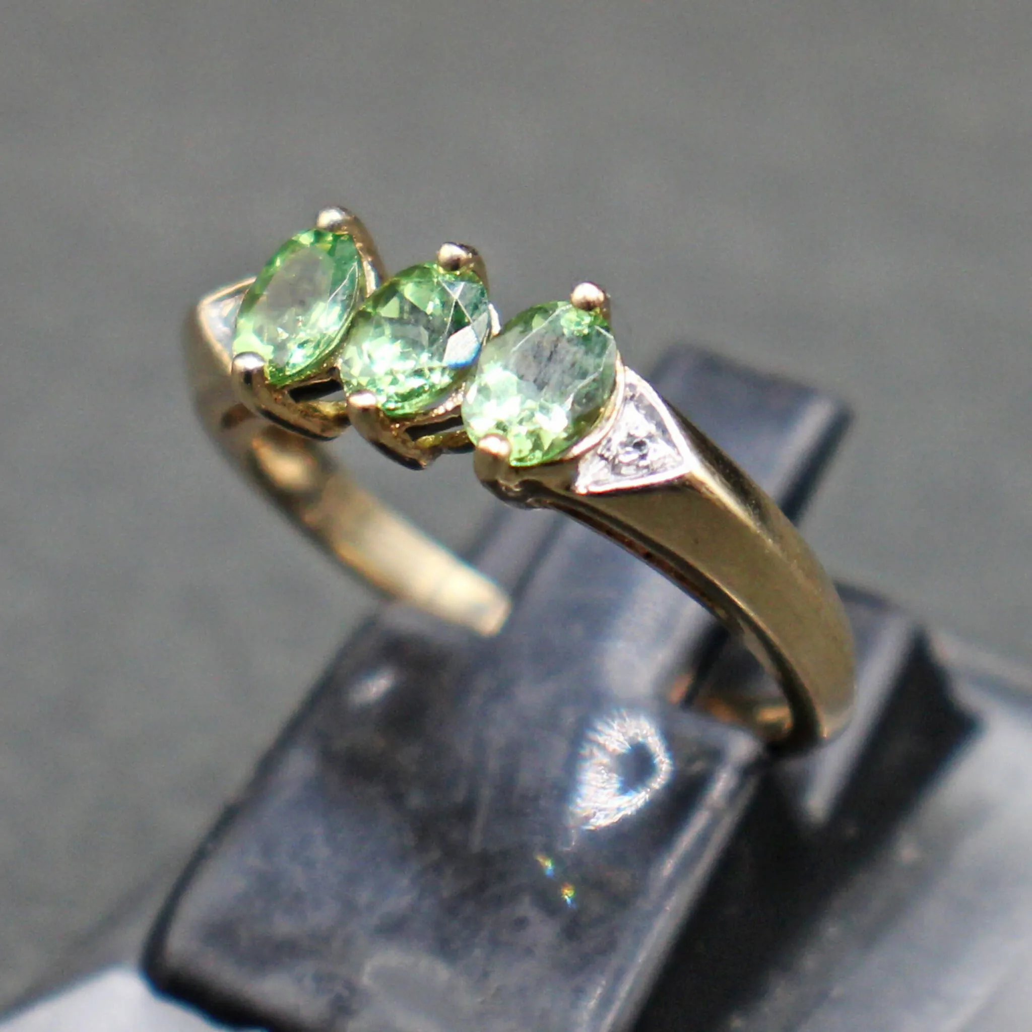 9ct gold peridot and diamond ring