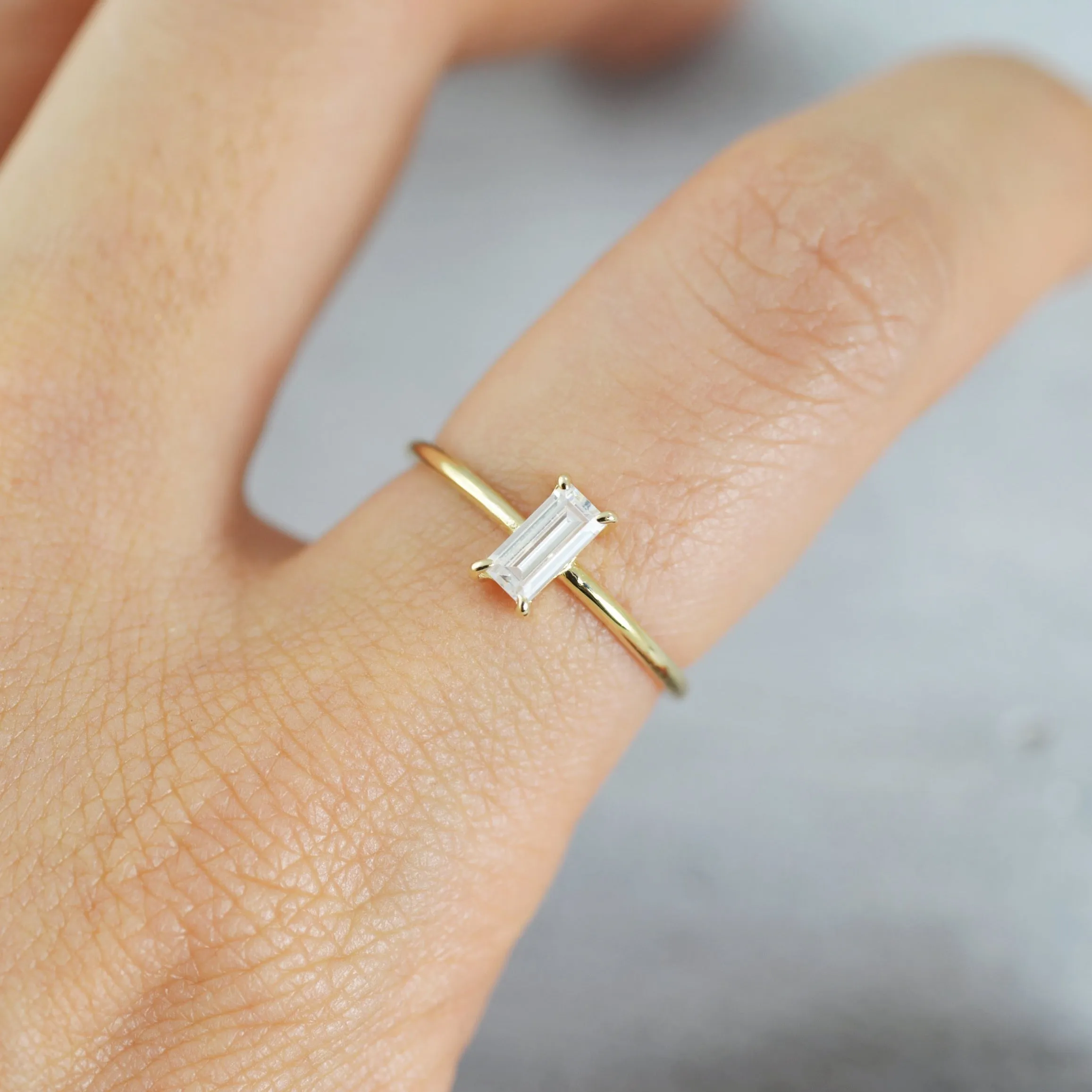 Allure baguette solitaire Ring - 14K/ 18K Gold