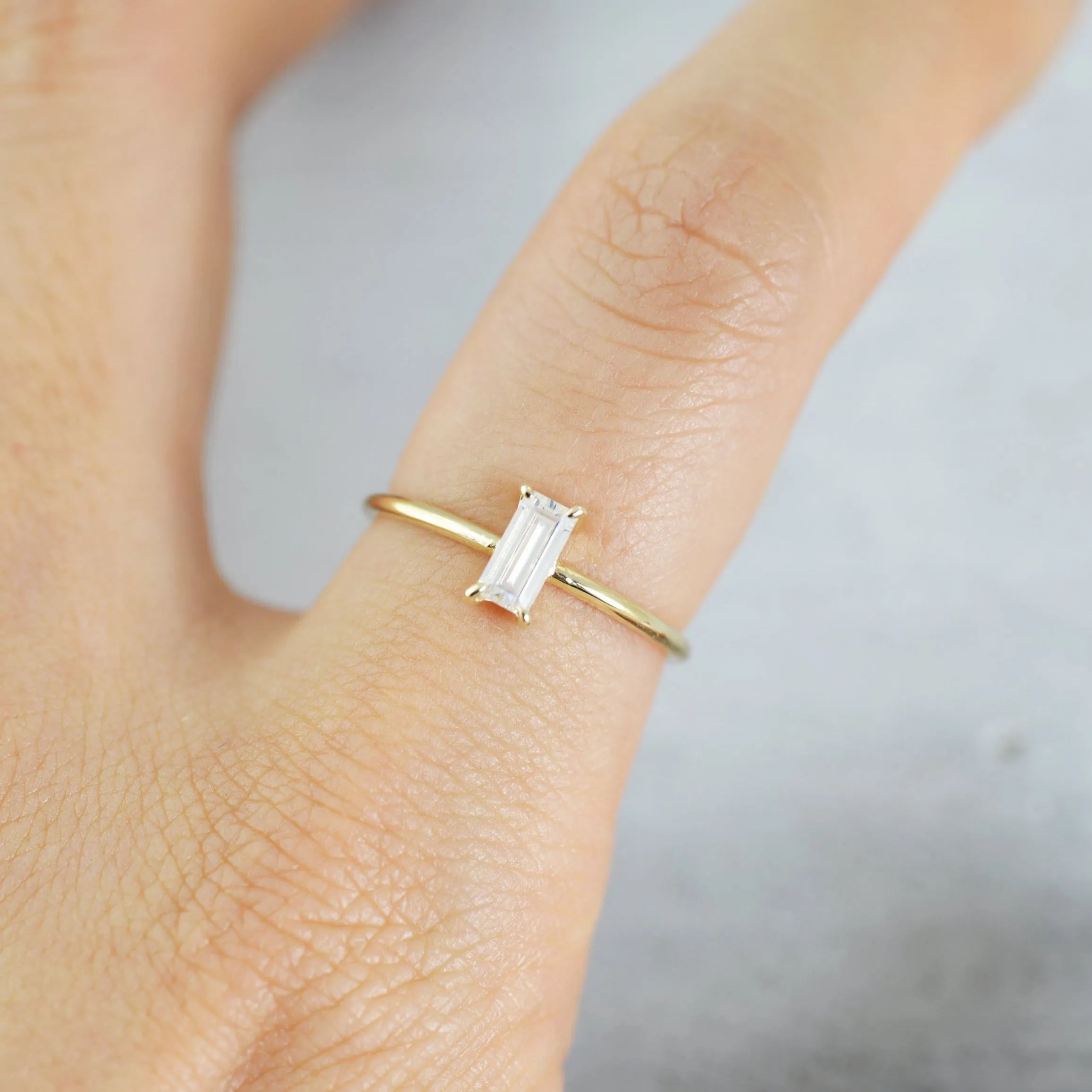 Allure baguette solitaire Ring - 14K/ 18K Gold