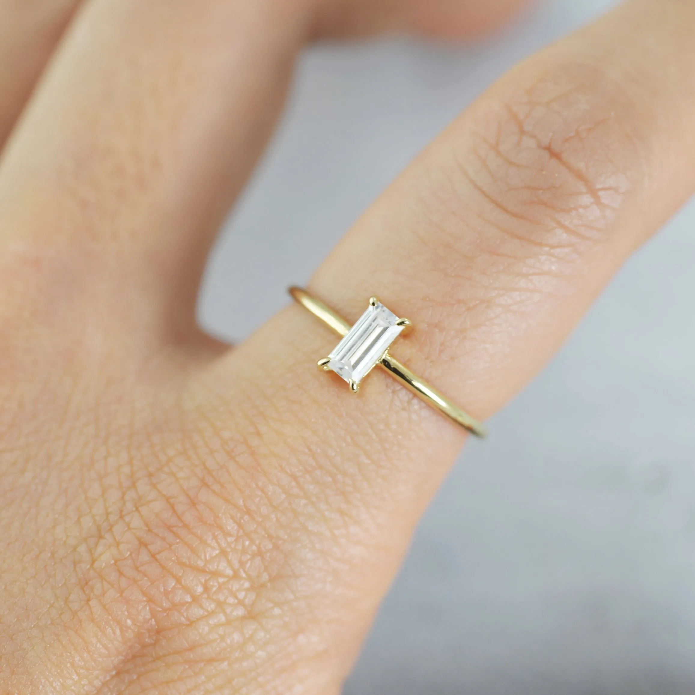 Allure baguette solitaire Ring - 14K/ 18K Gold