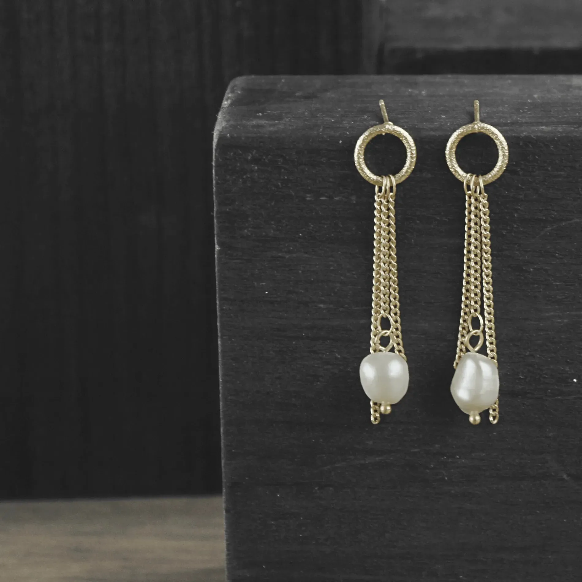 Audrey Simple Glow Pearl Earring Gold Plating