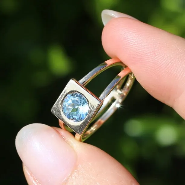 Bezel Set Square Face Blue Zircon Ring on Split Band, 9ct Yellow Gold, fits like size R or 8.5