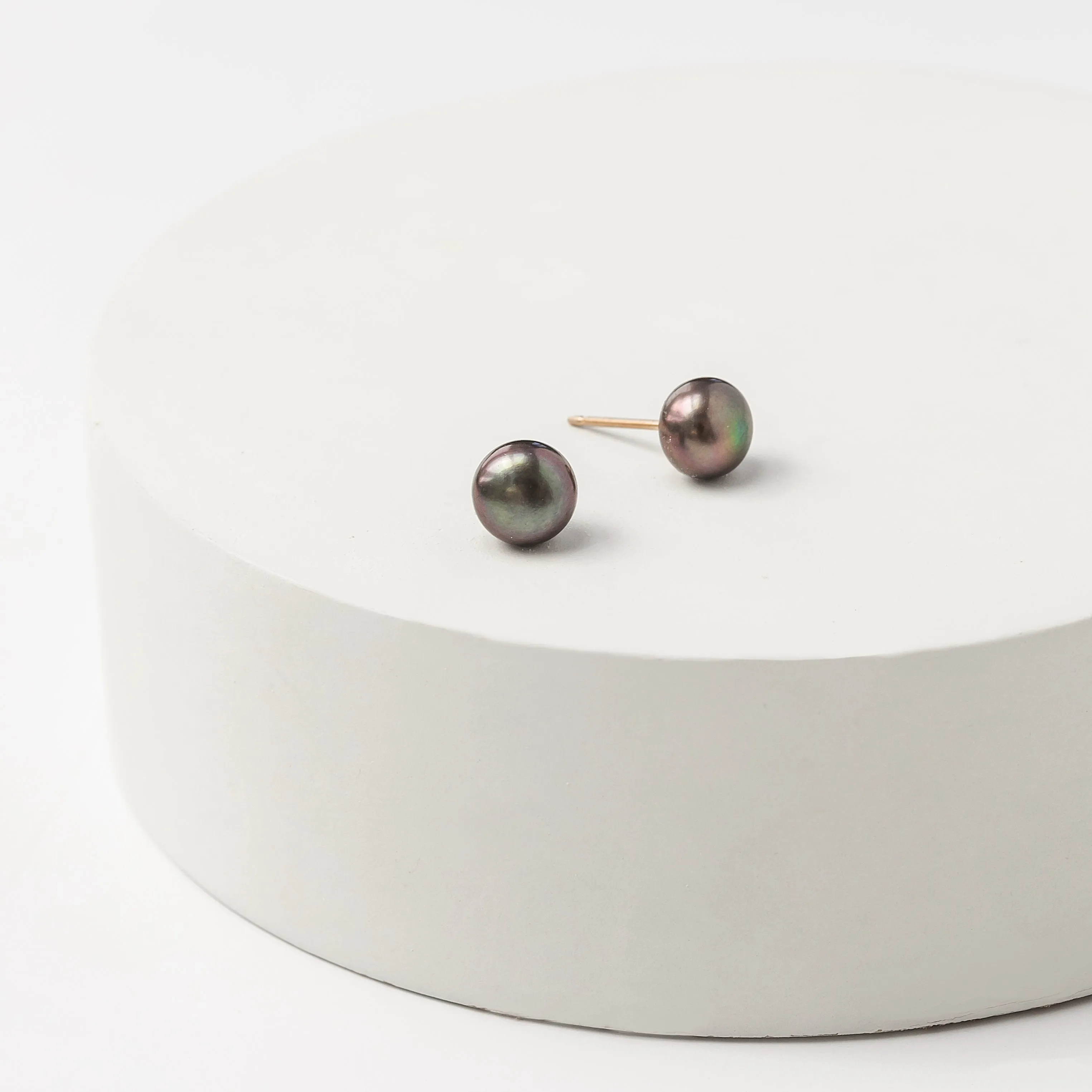 Danae Pearl studs earrings