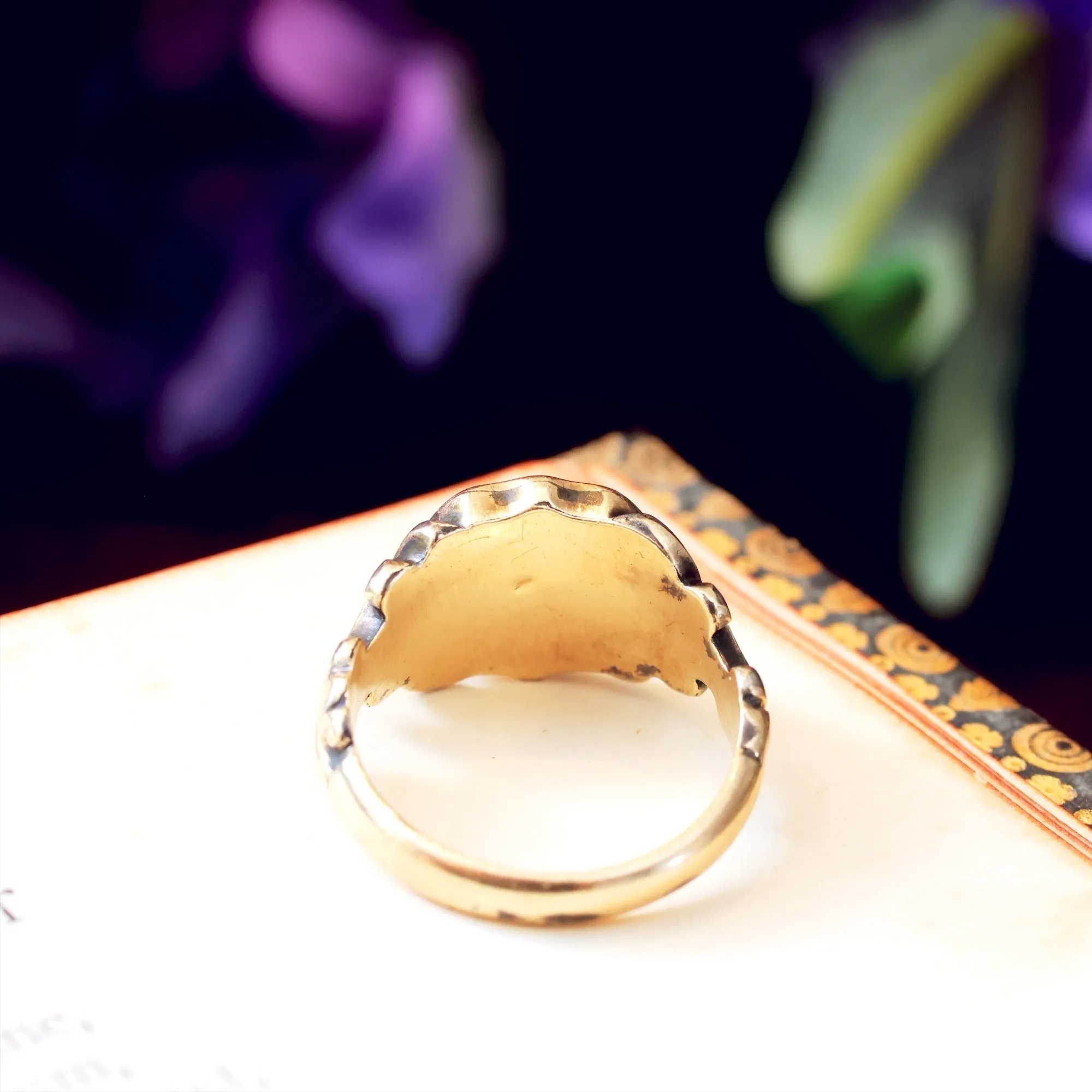 Decorative Antique Victorian Chalcedony Signet Ring