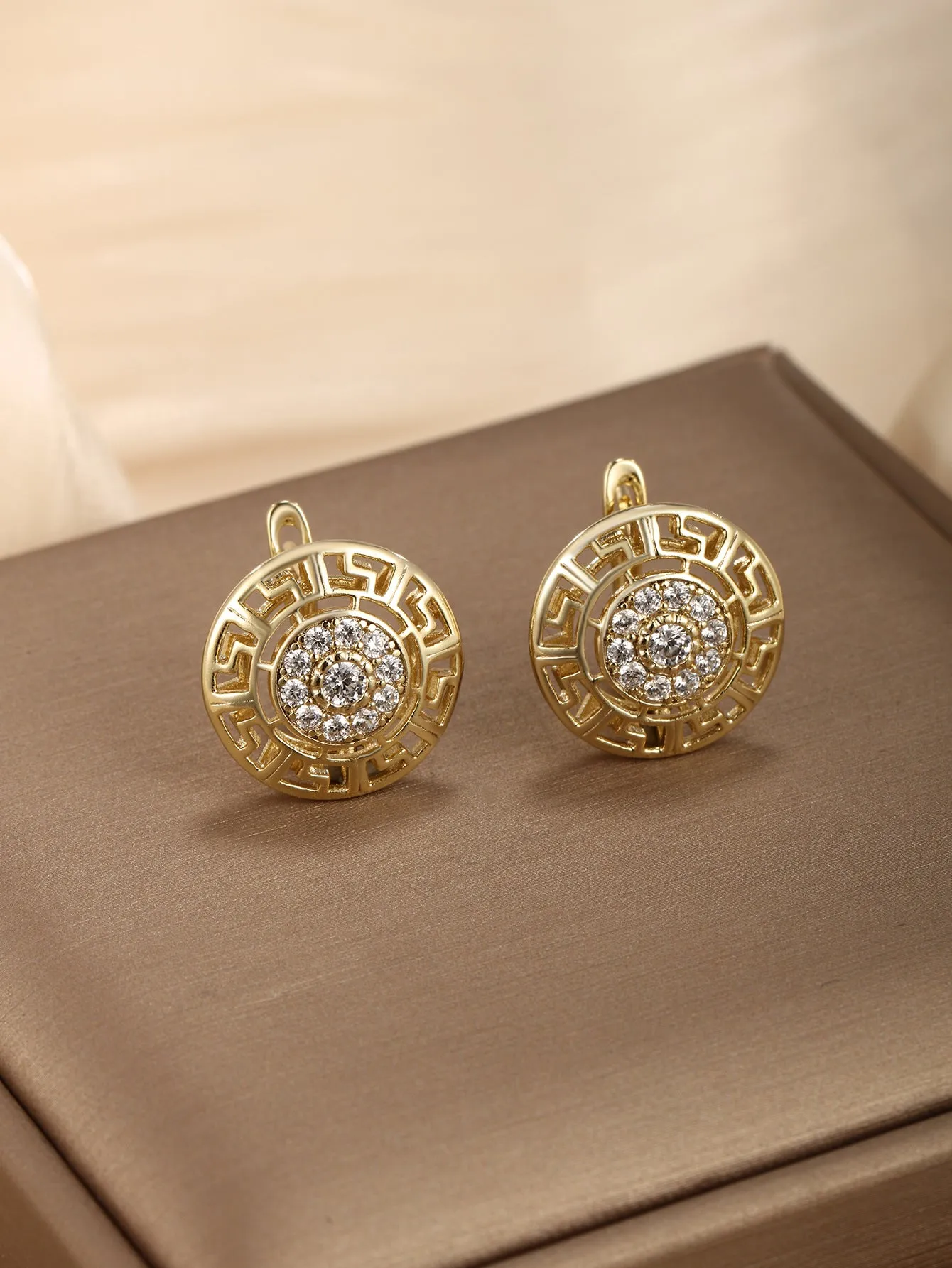 Jewelry Fashion Retro Round Great Wall Pattern Diamond-Inlaid Alloy Earrings Earrings Alloy Gold-plated