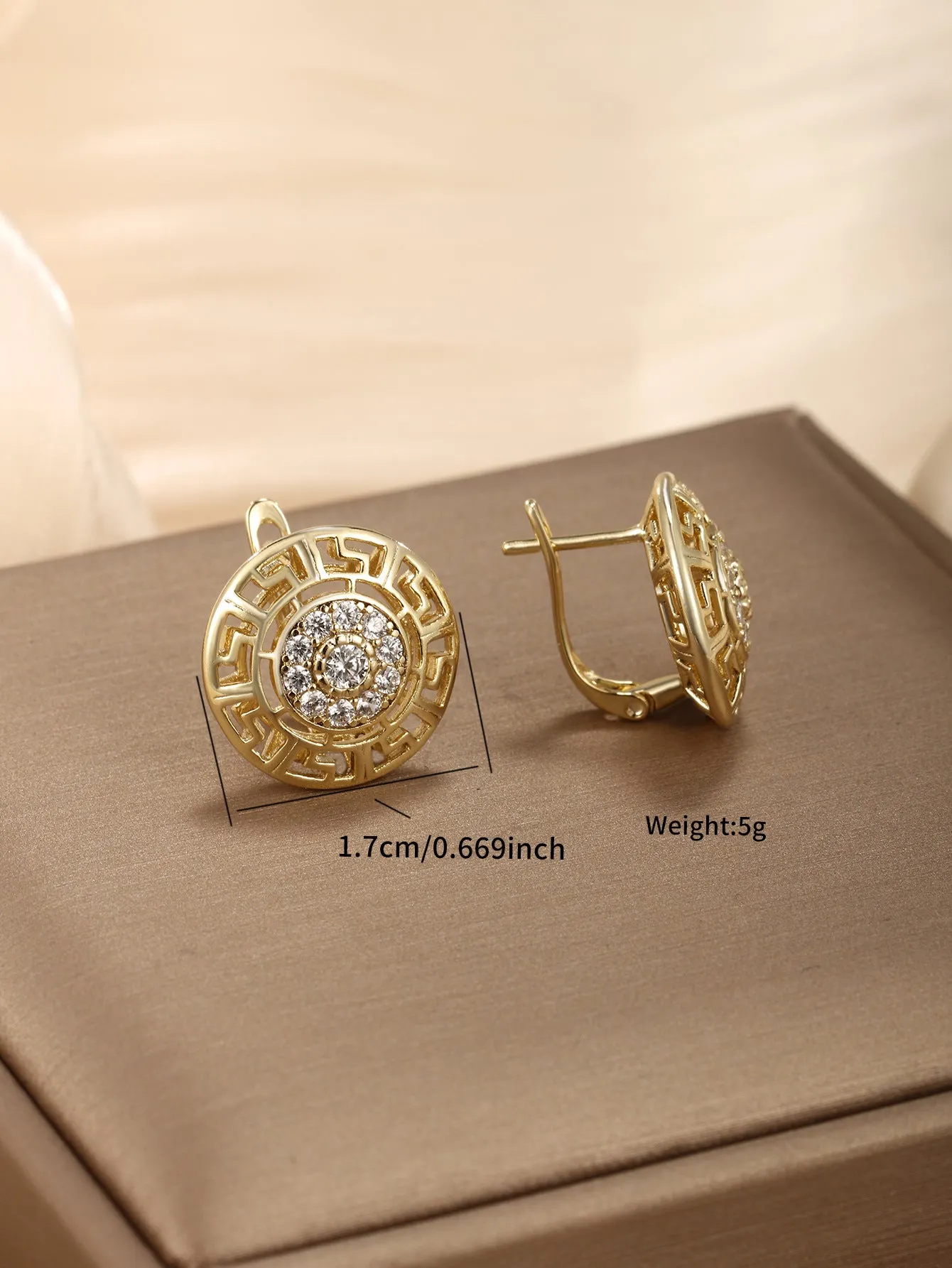 Jewelry Fashion Retro Round Great Wall Pattern Diamond-Inlaid Alloy Earrings Earrings Alloy Gold-plated