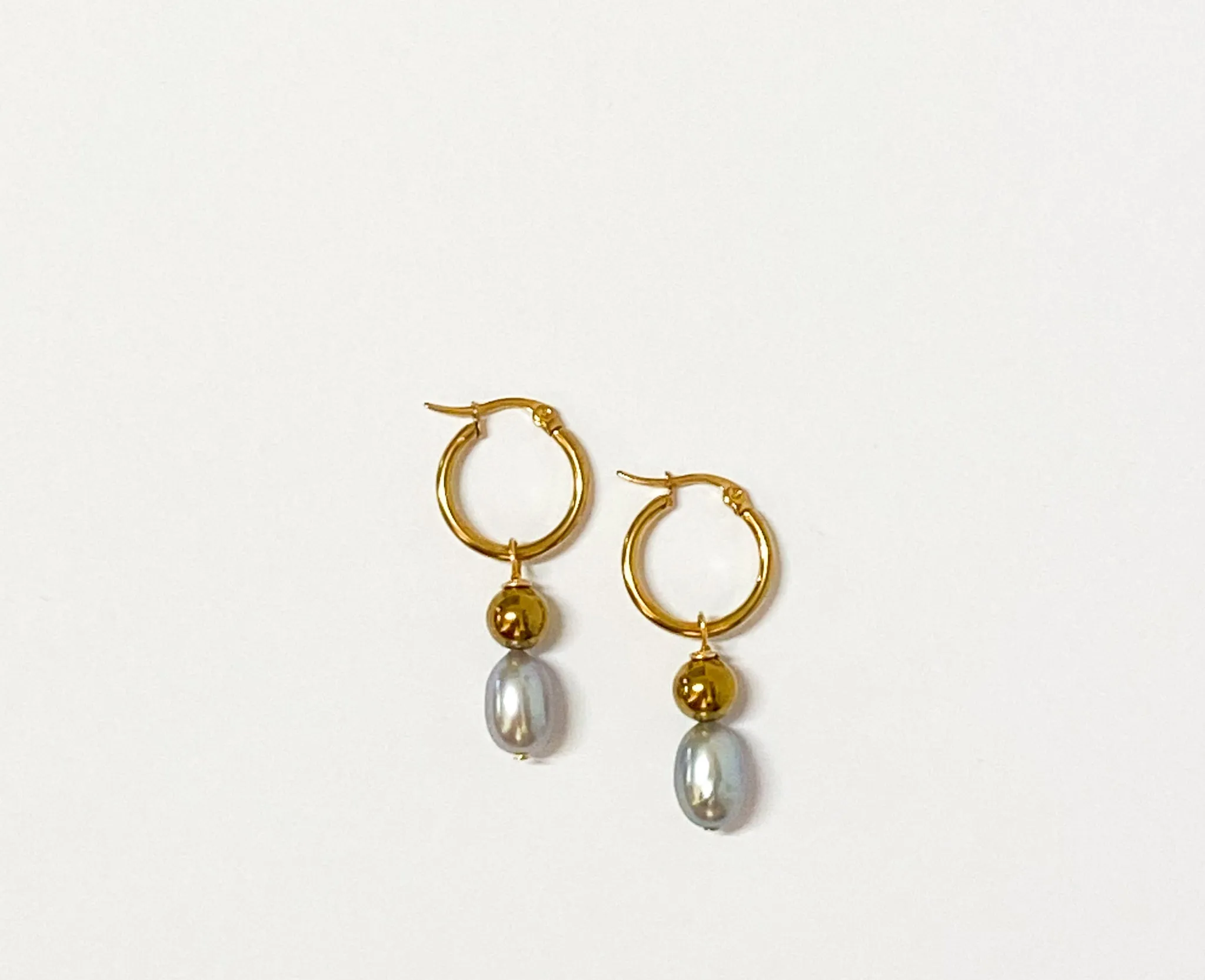 LUNA - Natural Grey Freshwater Pearl Earrings