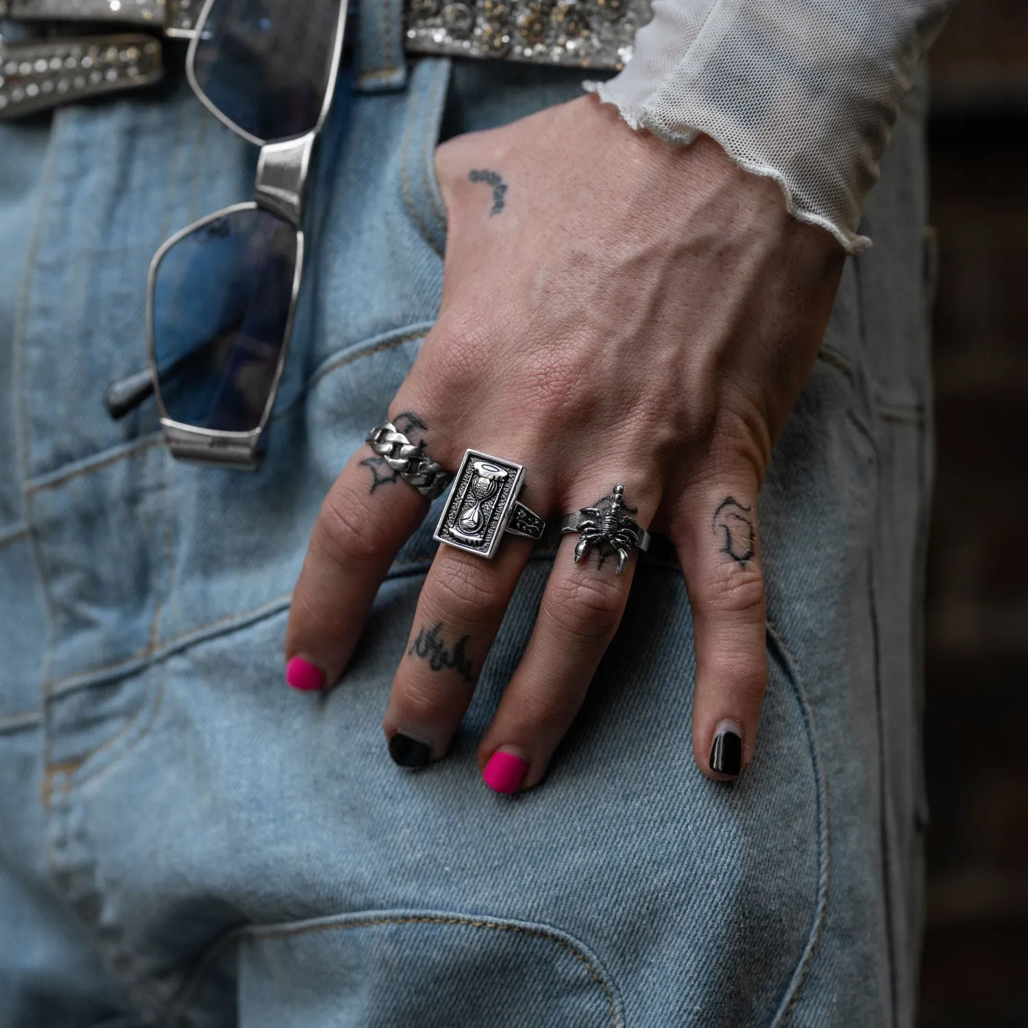 MEGHAN CLARKE X STATEMENT "Memento Mori" Signet Ring