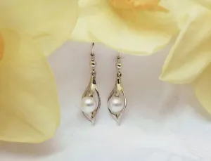 Peapod Pearl Earrings