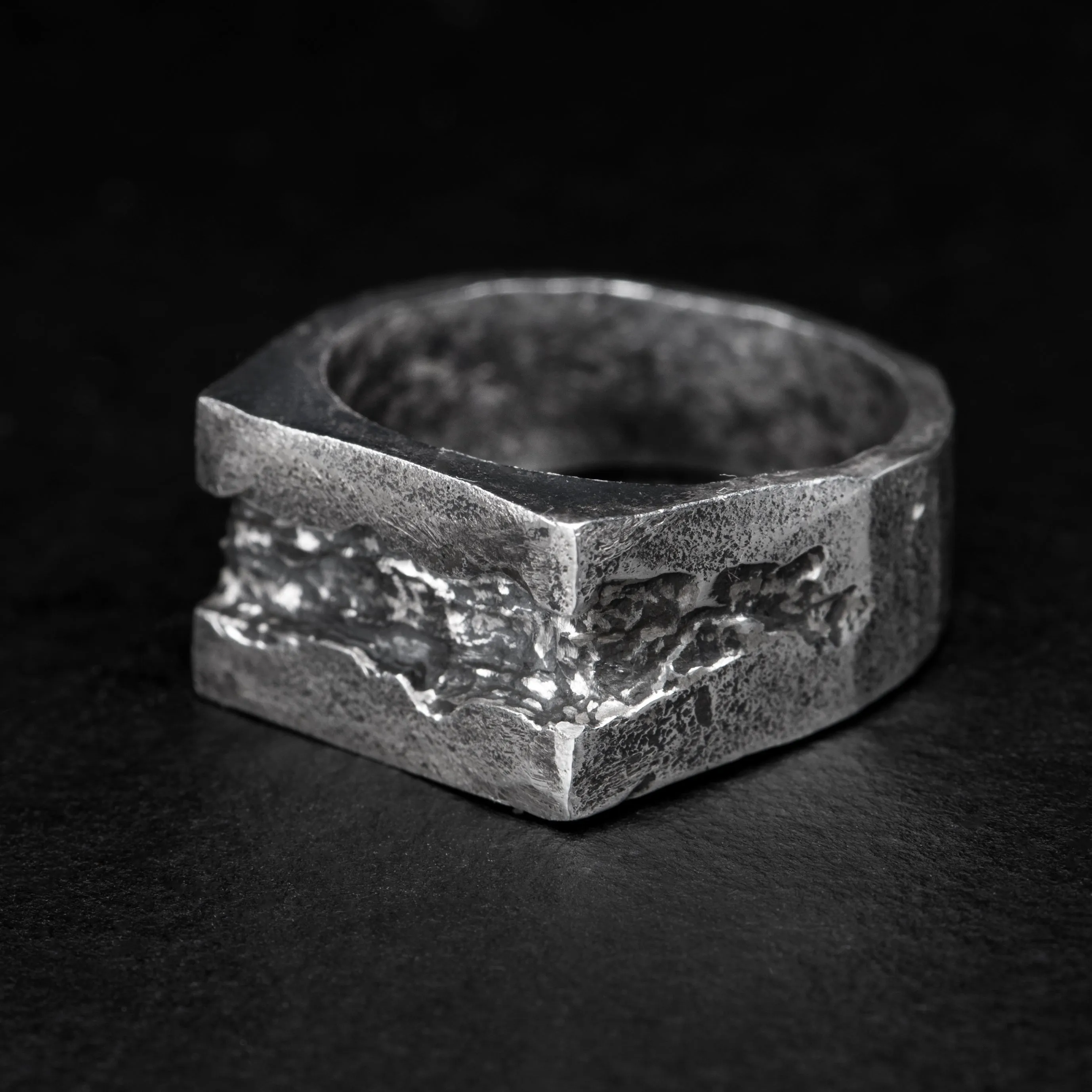 Rectangle Signet Ring - RIFT