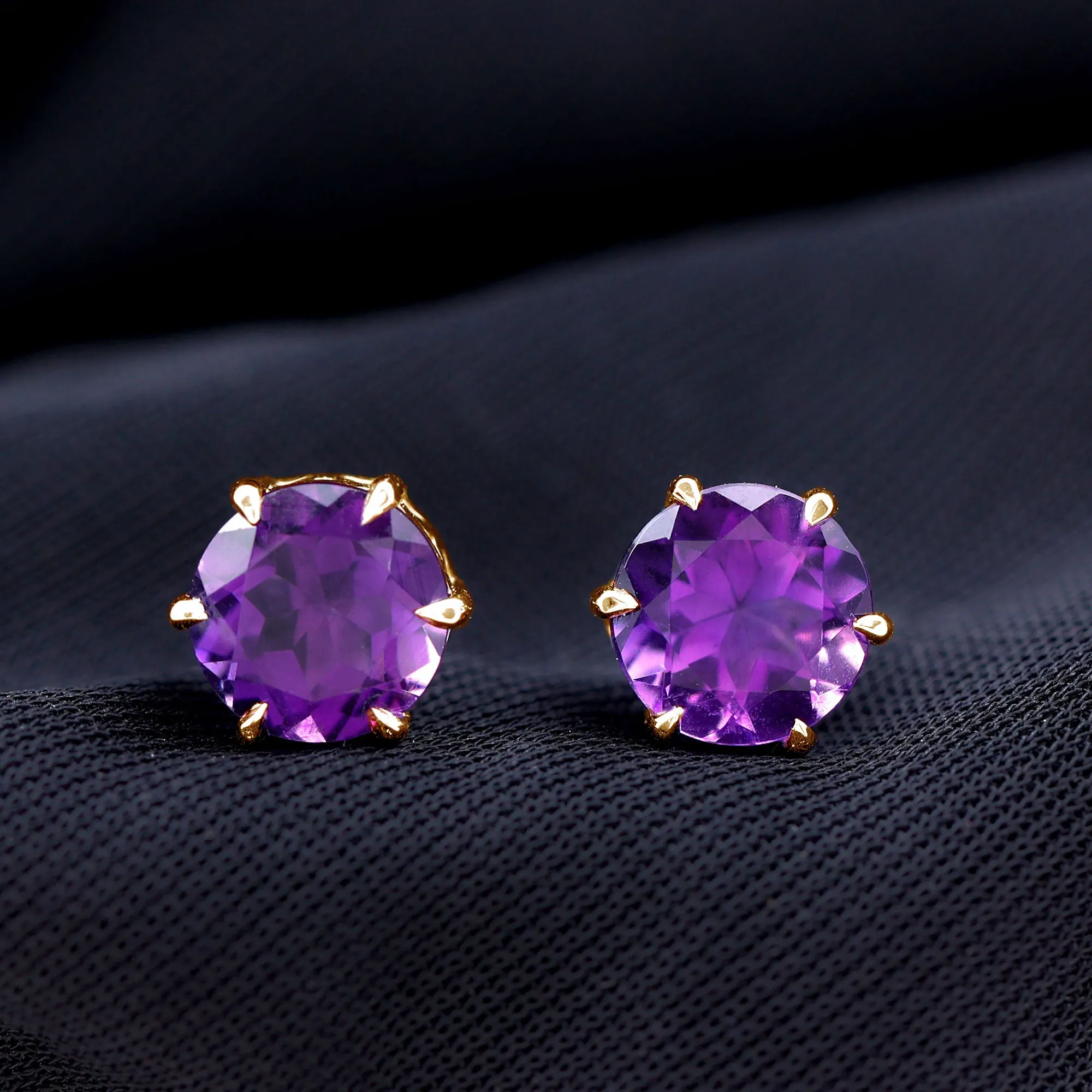 Solitaire Stud Earrings with Round Shaped Amethyst