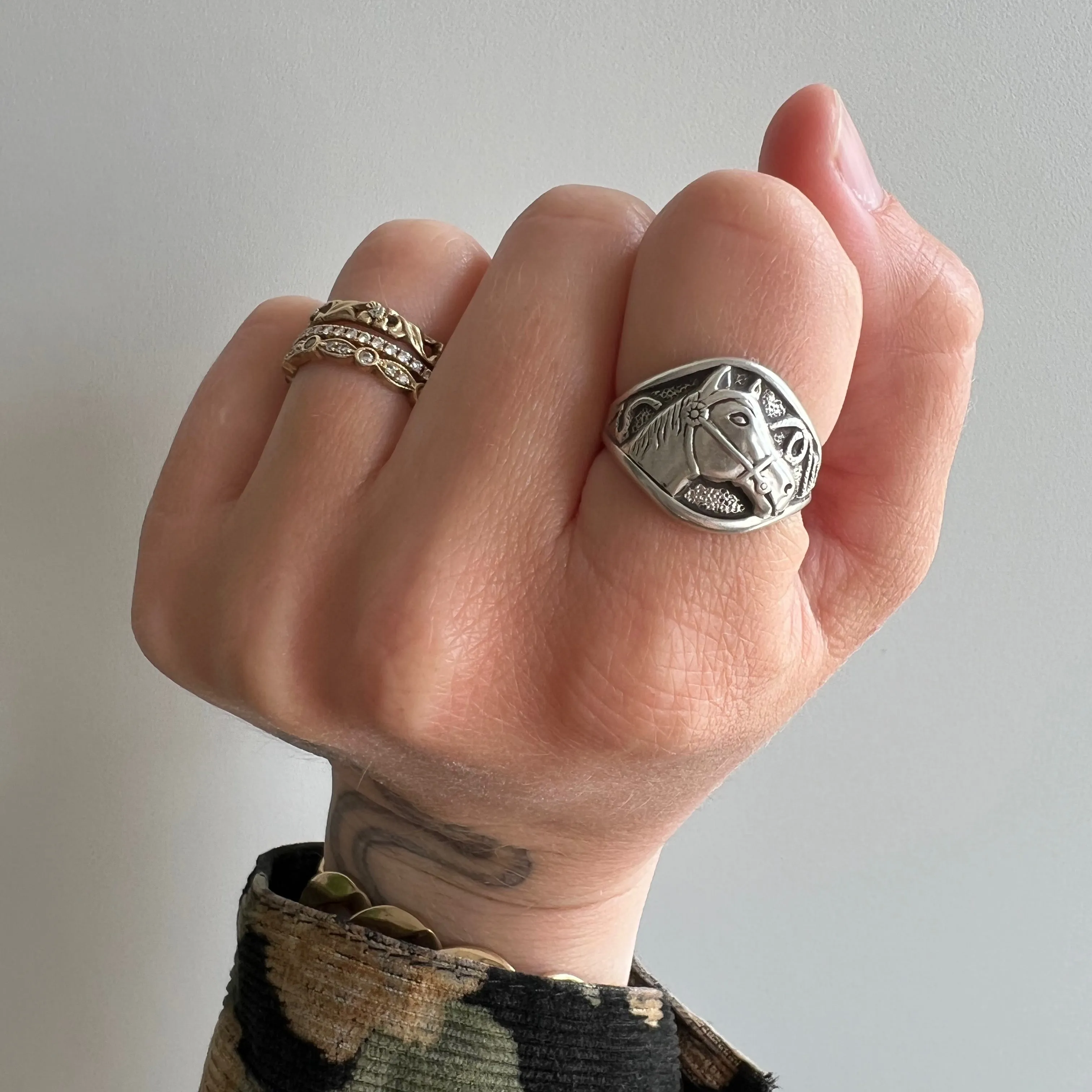 V I N T A G E // trading post equine / sterling silver Bell Trading post horse signet ring / size 6.5