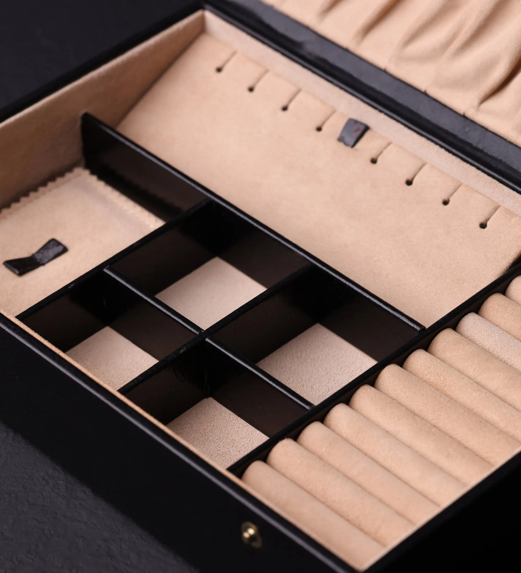 Womens Leather Jewelry Box Accessory Box - The Line of Beauty